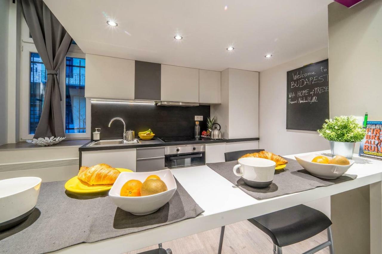 Cozy Downtown Studio Apartment Boedapest Buitenkant foto